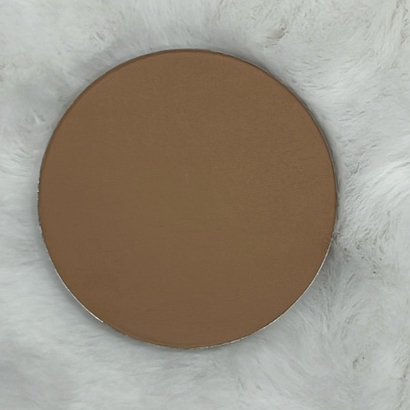 L'Bri Perfect Finish Dual Action Compact Powder Foundation - Light Sunset LIS-63 - Picture 1 of 3
